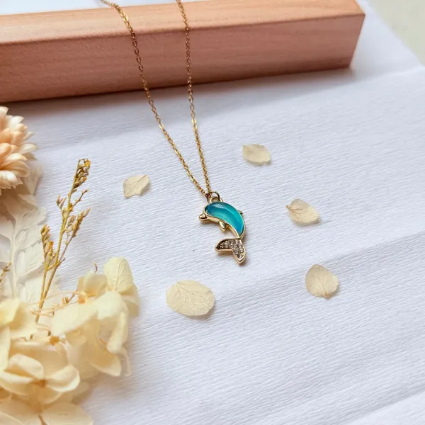 Gold_Diamond_Dolphin_Locket